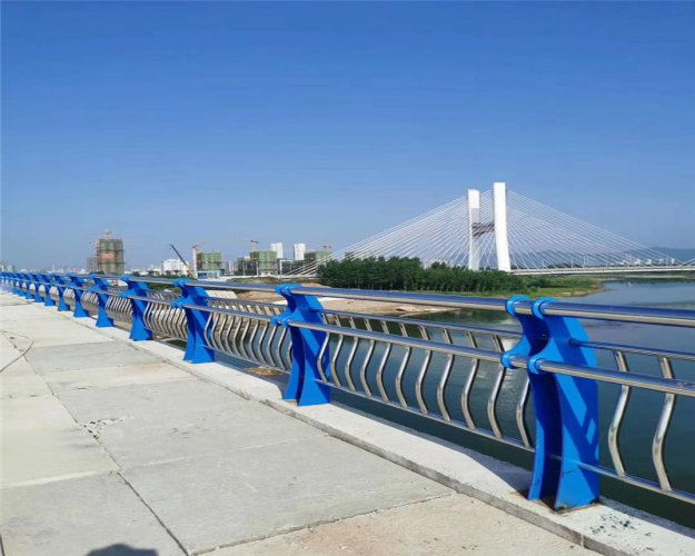 防撞護(hù)欄